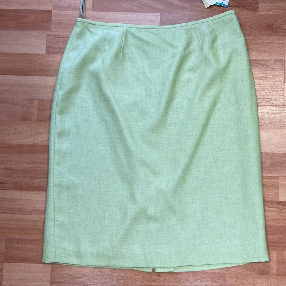 ‼️🆕‼️Plus Size Light green lined skirt size 16